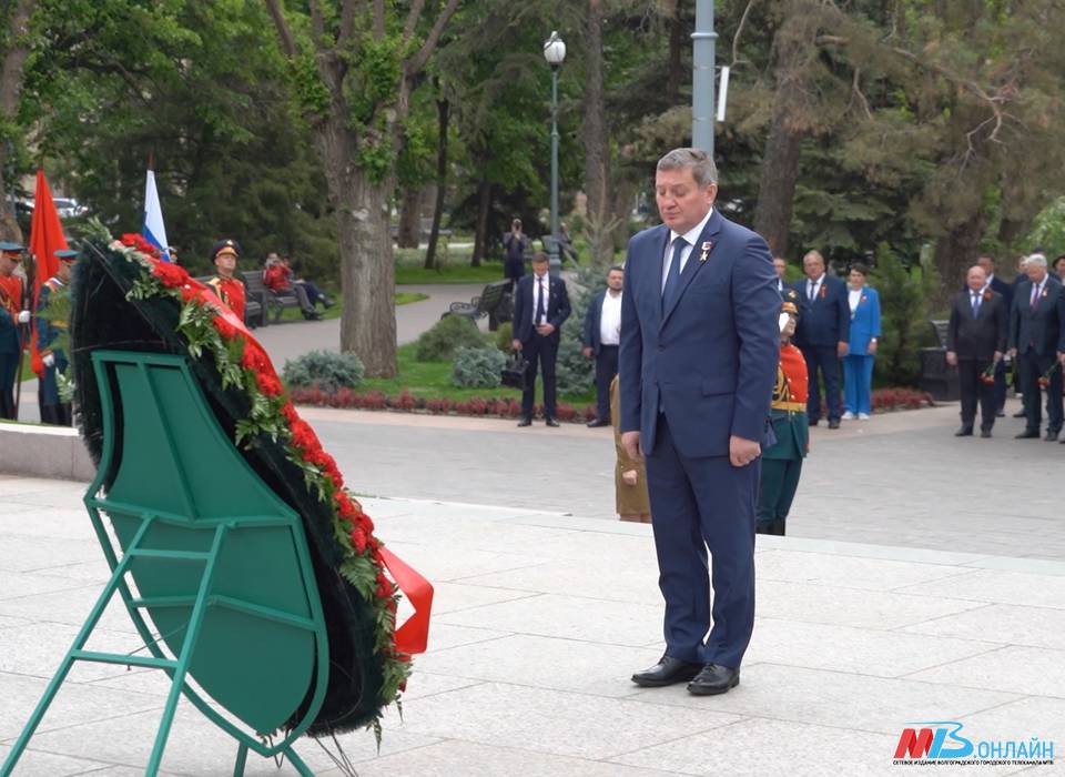 Память защитников Отечества почтили на обновленной Аллее Героев в Волгограде