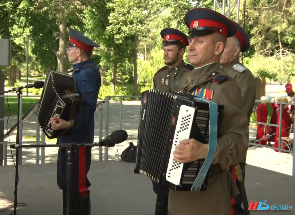 Праздничную программу к 80-летию Великой Победы подготовили в Комсомольском саду