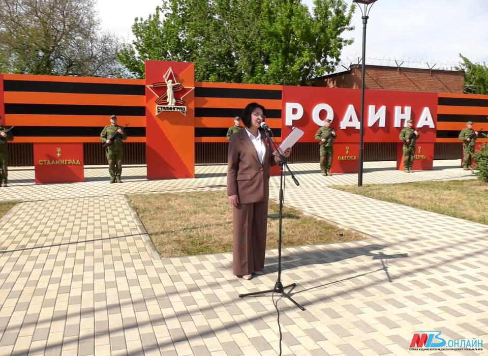 В ЛНР открыли площадь Героев Сталинграда и обновленный Дом культуры
