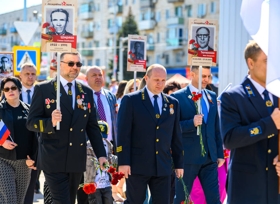 Красный наряд Победы на Гремячинском ГОКе: торжество памяти и единства