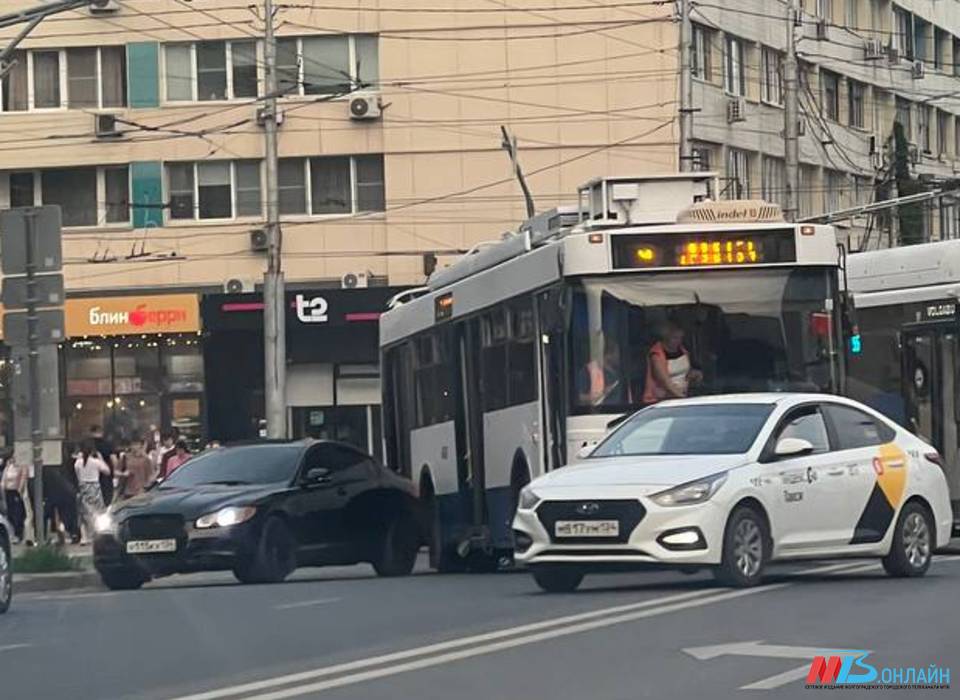 Волгоградцев предупредили о мошенничестве через приложение такси