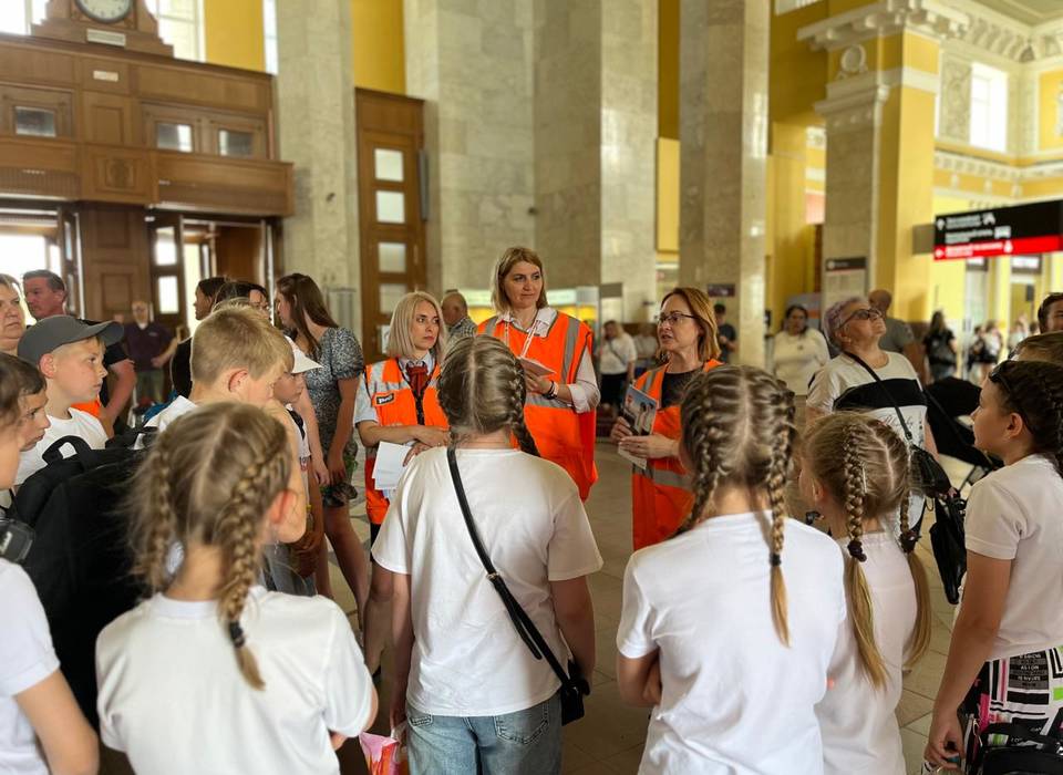 Волгоградским детям разъяснили правила безопасности на железной дороге