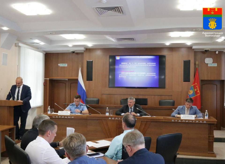 Пожары, купание, транспорт: глава Волгограда провёл заседание по ЧС