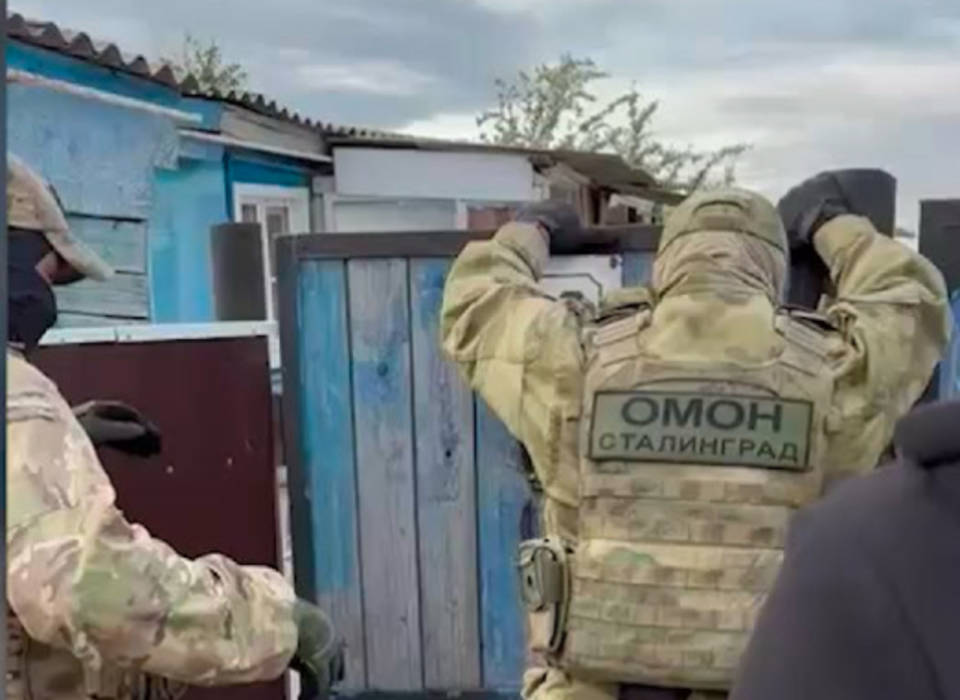Спецназ Росгвардии изъял оружие и задержал уклонистов под Волгоградом