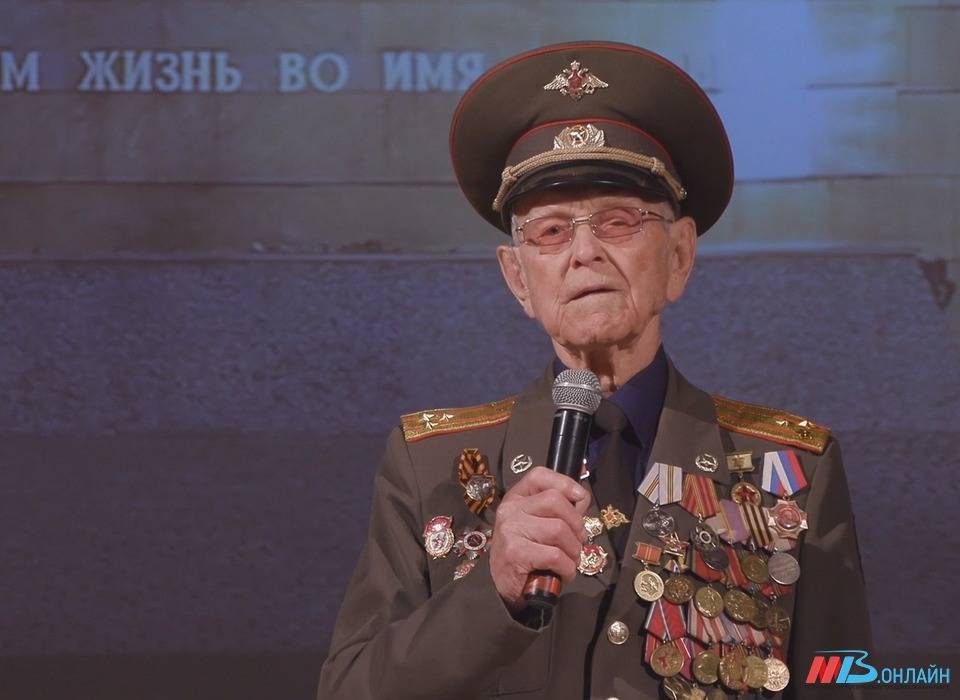 В Волгограде 99-й день рождения отмечает ветеран Александр Медков