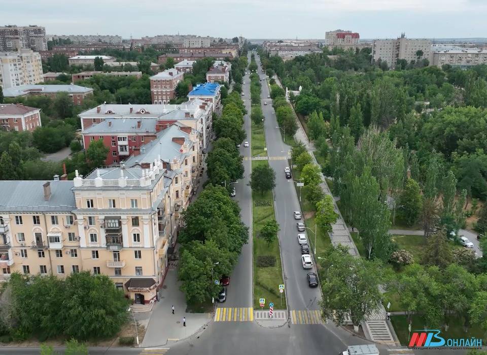 Волгоградцы обсуждают отставку чиновницы, сбой на железной дороге и ночной рейд