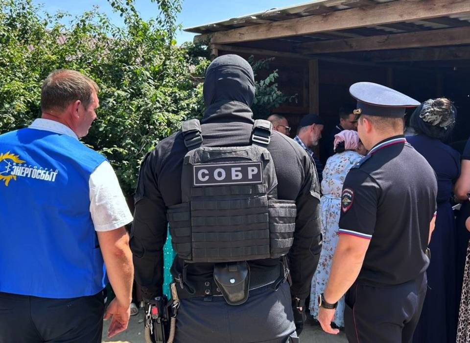 Бойцы СОБРа провели профилактический рейд в одном из поселков Волгограда