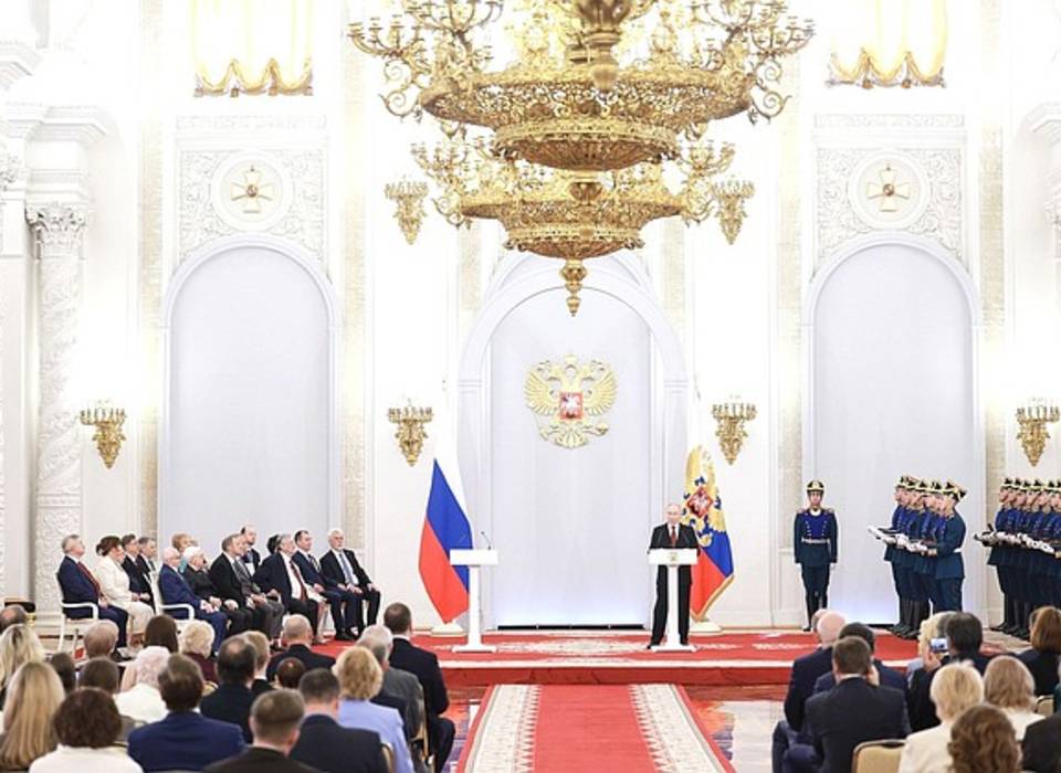 Президент РФ Владимир Путин поздравил волгоградцев с Днём России