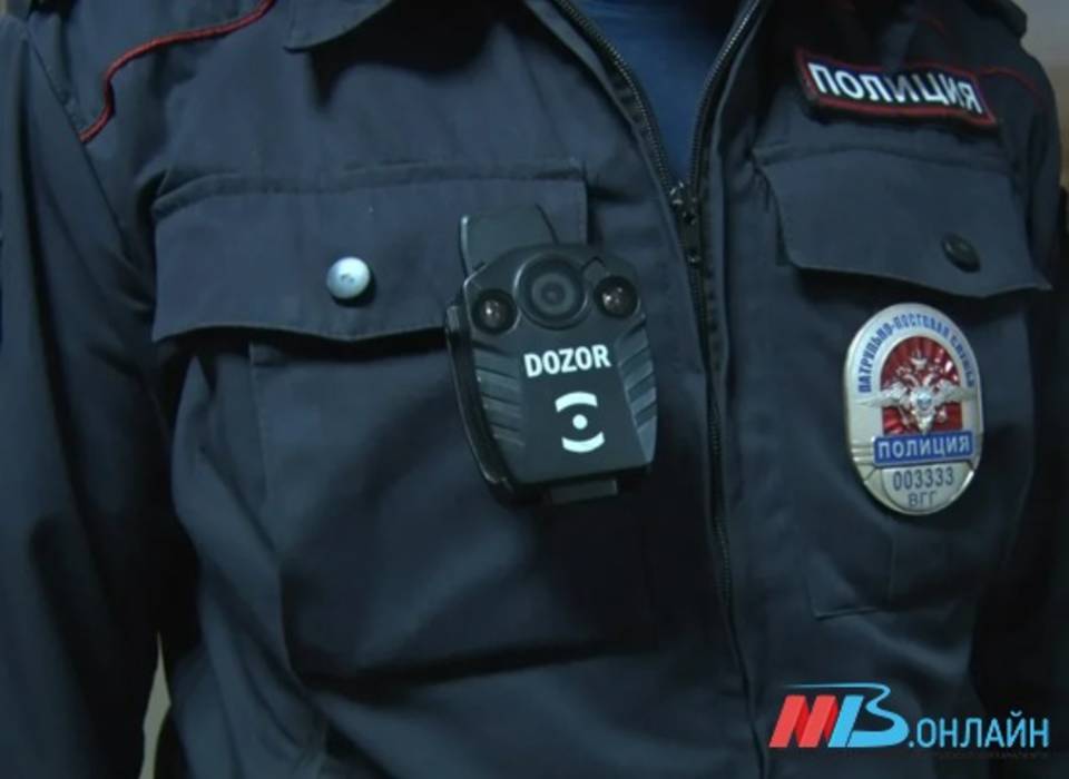 Потасовку под окнами многоэтажки в Волгограде сняли на видео