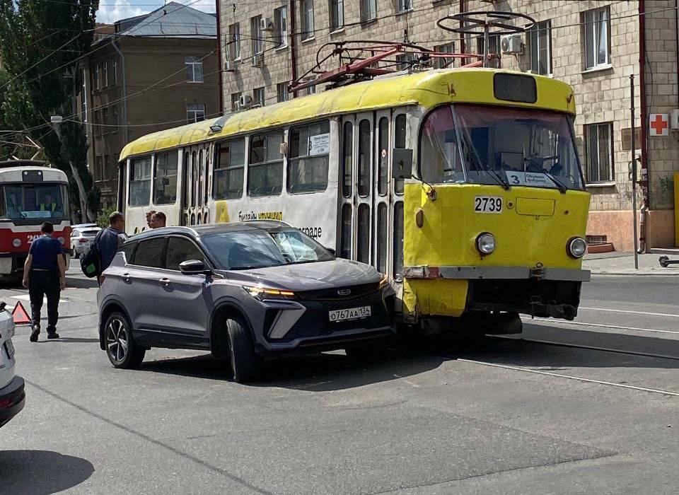 Границы движения трамваев № 1 и 3 изменили из-за ДТП в Волгограде