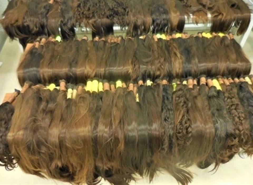 Волгоградские таможенники нашли 40 кг волос в багаже иностранки