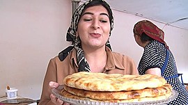 Секрет настоящих осетинских пирогов от тети Гали • ДОМ ДРУЖБЫ, выпуск от 29 октября 2020