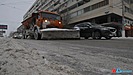 Снег с дорог Волгограда убирают 100 единиц спецтехники