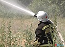 Сотрудники МЧС два часа тушили пожар на месте крушения поезда под Волгоградом