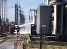 На видео сняли, как спасатели тушат пожар на подстанции в Волжском