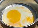 На волгоградском солнцепёке приготовили яичницу