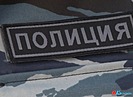 На видео сняли задержание ворвавшегося в школу мужчины с ножом в Волгограде