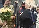 «Красную Шапочку» встретили в Волгограде бойцы «Вагнера» с цветами и флагами