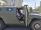 Росгвардейцы показали волгоградским детям спецтехнику и вооружение